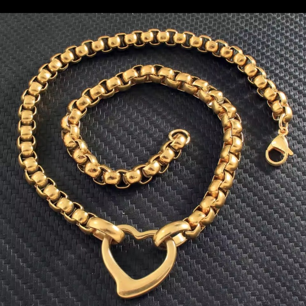 🌸 Silver Heart Necklace - Picture 2 of 2